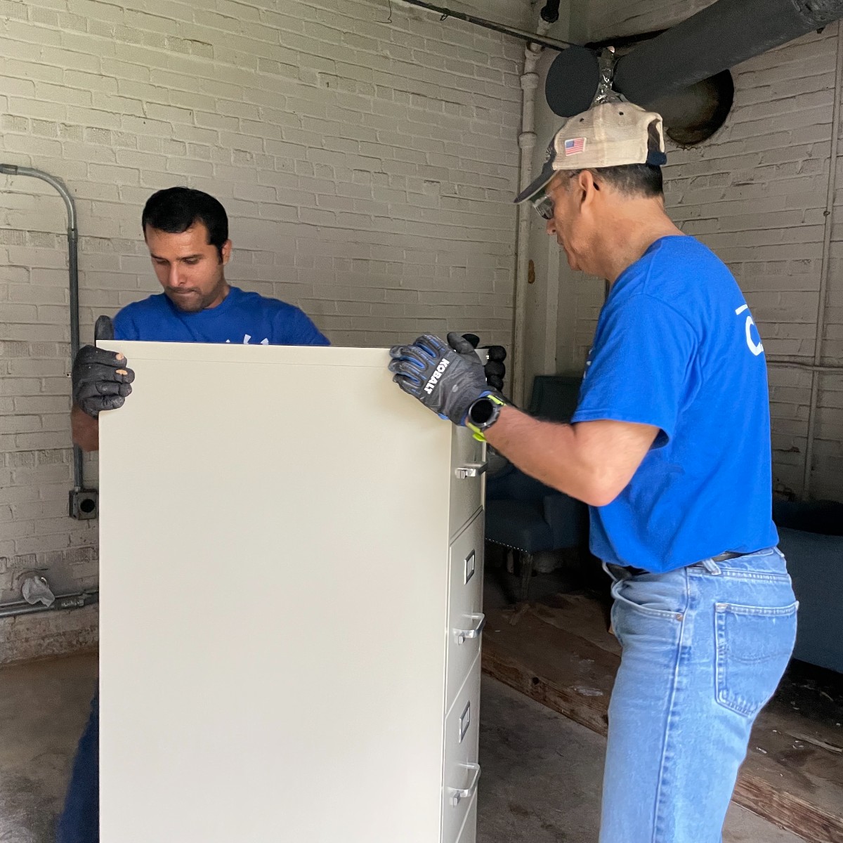 Cleco volunteers spent the day at the Family Justice Center in Pineville cleaning and reorganizing a storage shed that housed furniture and supplies, and they sorted through clothing donations that were donated to patrons. 

To learn more, visit brnw.ch/21wGOm1.