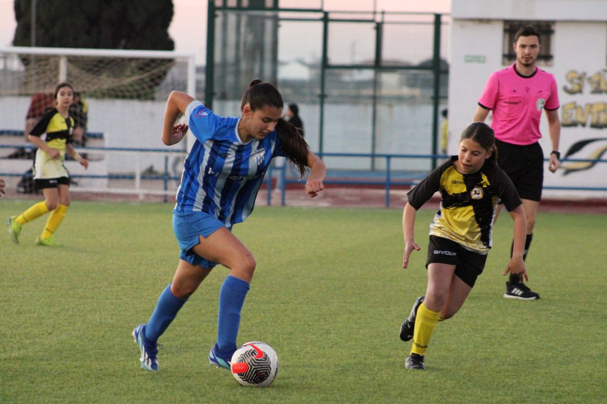 Amigos__80's tweet photo. ¡Revivimos algunos momentos del partido del cadete donde lograron clasificarse para la final de copa! 💪🏼
💙💛
📷 E. Brunt https://t.co/tjF07yhcM8