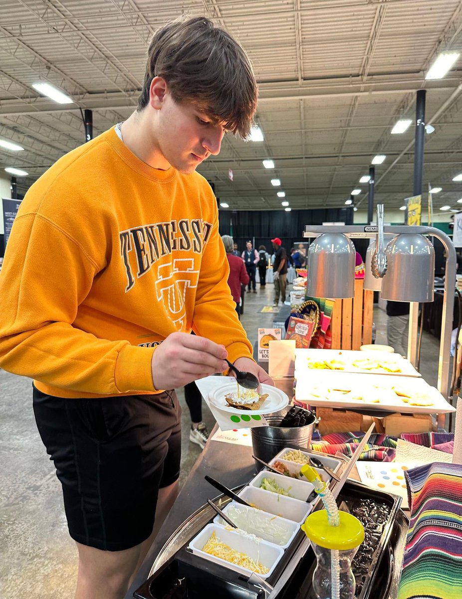 KnoxNutrition's tweet photo. Today was Try-Day Thursday—our annual food show where students sampled and shared feedback about potential new menu items for the 2024-2025 school year.

Learn more: https://t.co/OnGDk8ltvz https://t.co/iAGl8Ys2Ev