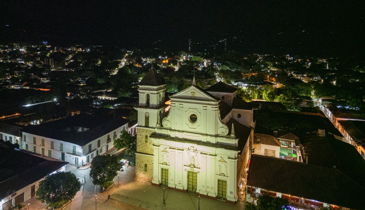 IDEA_Antioquia's tweet photo. El Desarrollo de nuestra región es una labor que hacemos con total compromiso. Gracias a  #FilialesIDEA @GenmasEnergia @valormas logramos apoyar la transición energética de alumbrado público convencional a un alumbrado eficiente y rentable🙌

#SantaFedeAntioquia
 #AntioquiaLED https://t.co/0BmlOZDTJd