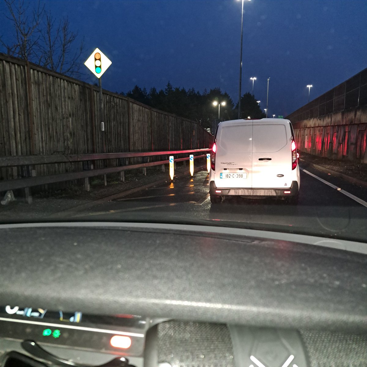 pcripps01's tweet photo. @corkcitycouncil any chance ye could remove those bollards from the slip road that leads from the South City Link to the South Douglas Rd? https://t.co/ourjx53wVW