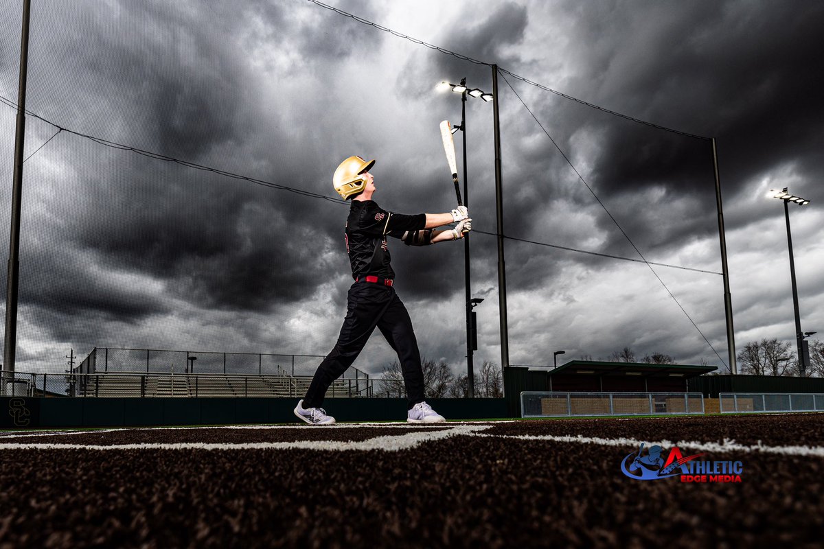 We had some epic storm clouds during our media day photoshoot for @SCHS_Baseball1 banners. @profoto @canon 11-24mm wide-angle. @HumbleISD_SCHS @HumbleISD_Ath @HumbleISD