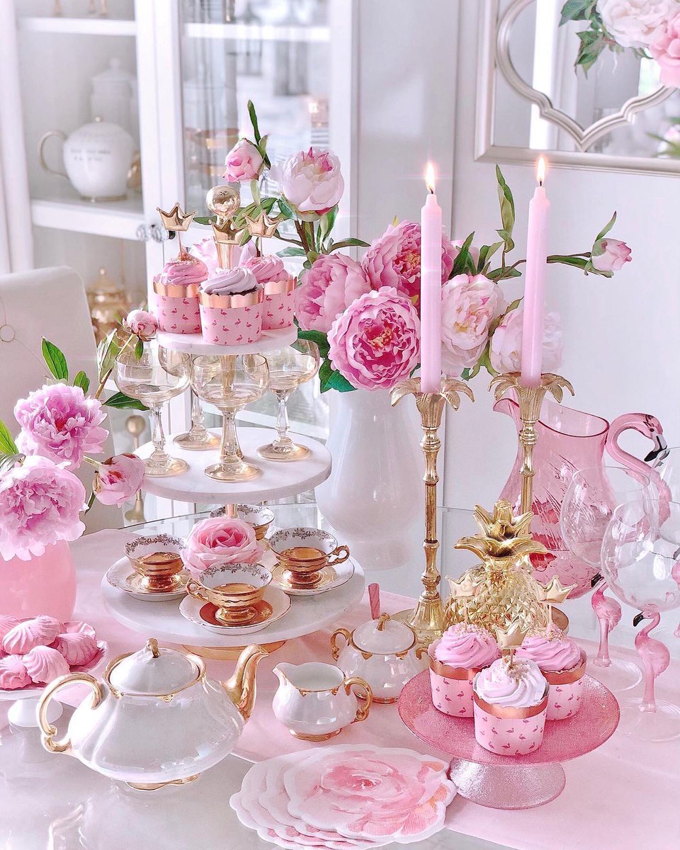 This picturesque teatime vignette from Instagram user