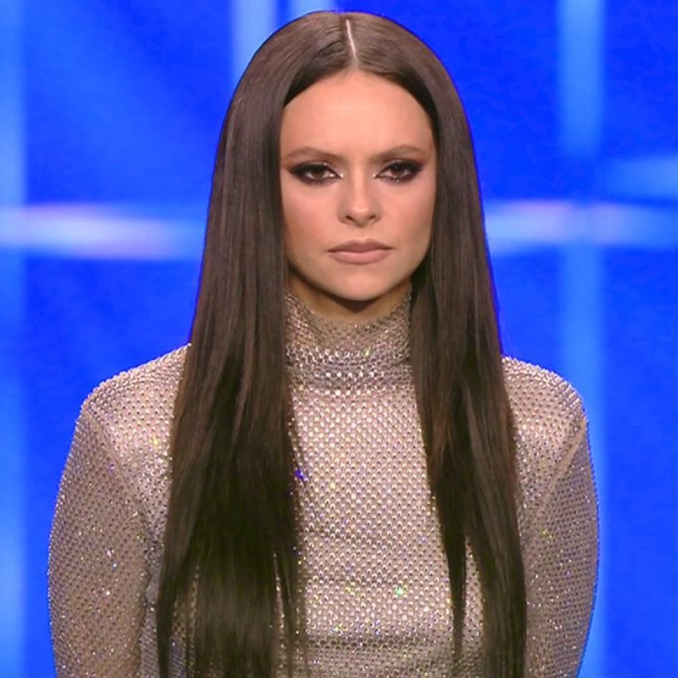 Mi sono scapicollata per rientrare in tempo, mi sintonizzo su Sanremo e trovo l’Am0r0s0. #Sanremo2024