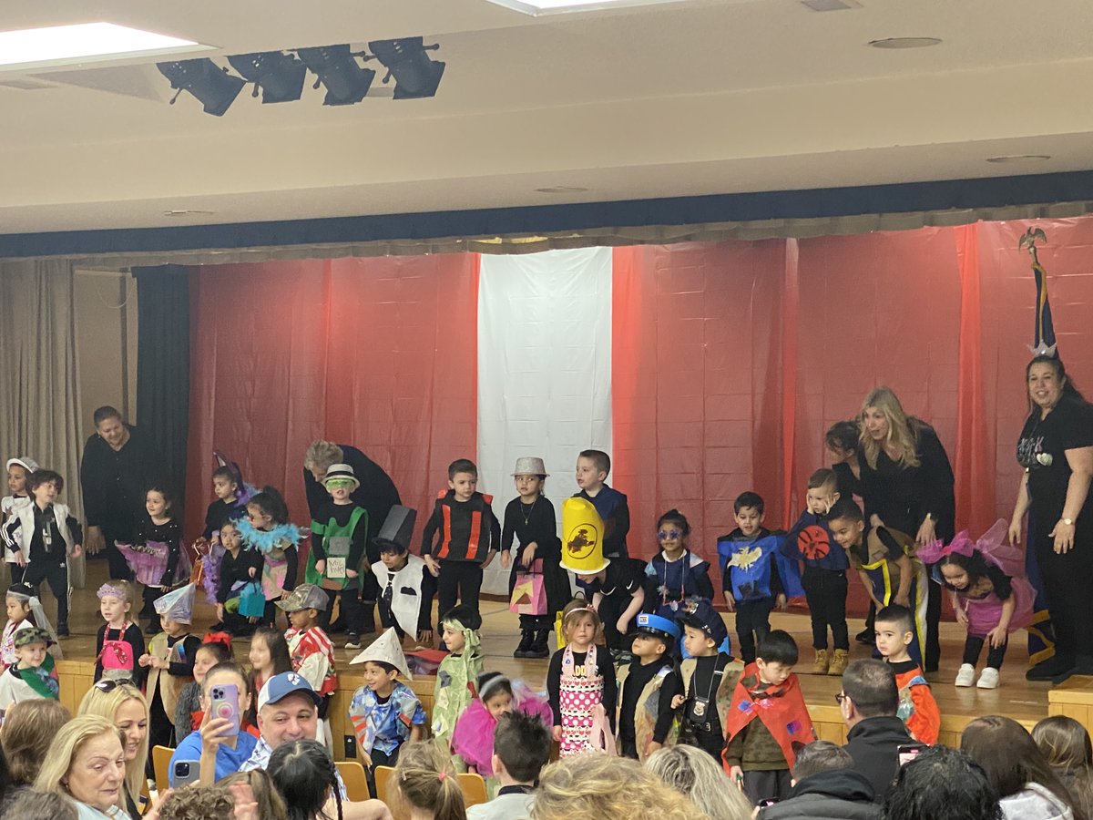 Our PreK4 classes have been engaged in authentic learning experiences that provided them an opportunity to design and create their very own fashion. Our young learners walked the runaway and showed off their creations at the @ps4wolves Fashion Show! @CSD31SI @MelissaGrandner