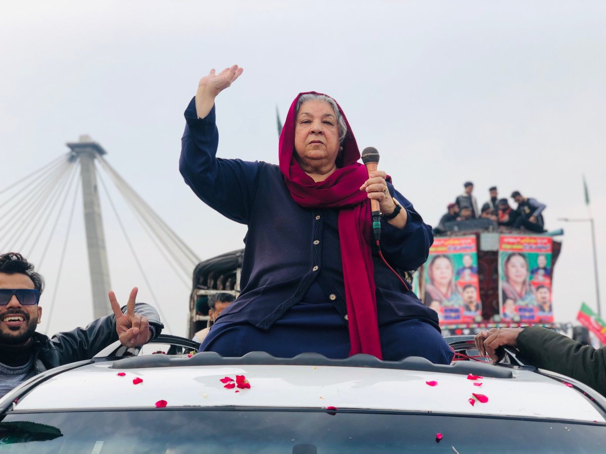 AtifHus56707449's tweet photo. الحمداللہ
ماں جی نے بھگوڑے کو ہرا دیا
#YasmeenRashid #ImranKhanPTI #PMLN #ElectionResults #YasminRashid https://t.co/RnEy1AOrkN