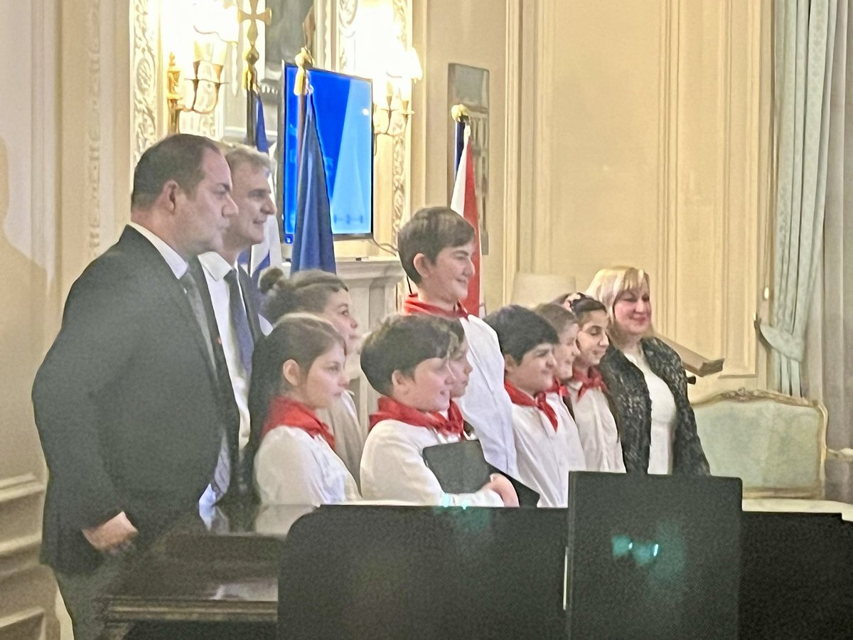AdrianPatsalos's tweet photo. Grateful for the invite from @GreeceinUK to join celebrations to mark #GreekLanguageDay
Impressive interview all in #Greek by @VicHislop
Delighted to have met Minister @NikosDendias
Greek is spoken primarily in #Greece 🇬🇷 & #Cyprus 🇨🇾, alongside millions of #Hellenes globally https://t.co/MJTKWSFQkv