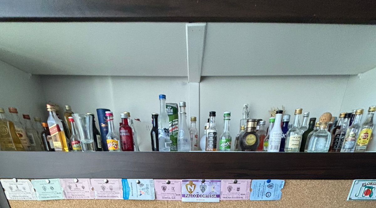 ontaneda_ferri's tweet photo. @PaolaMKT Un comportamiento de consumo obsesivo mio es coleccionar botellas miniaturas de licor.
#CConsumidorUSFQ
 @PaolaMKT https://t.co/wIRxSpuCVd