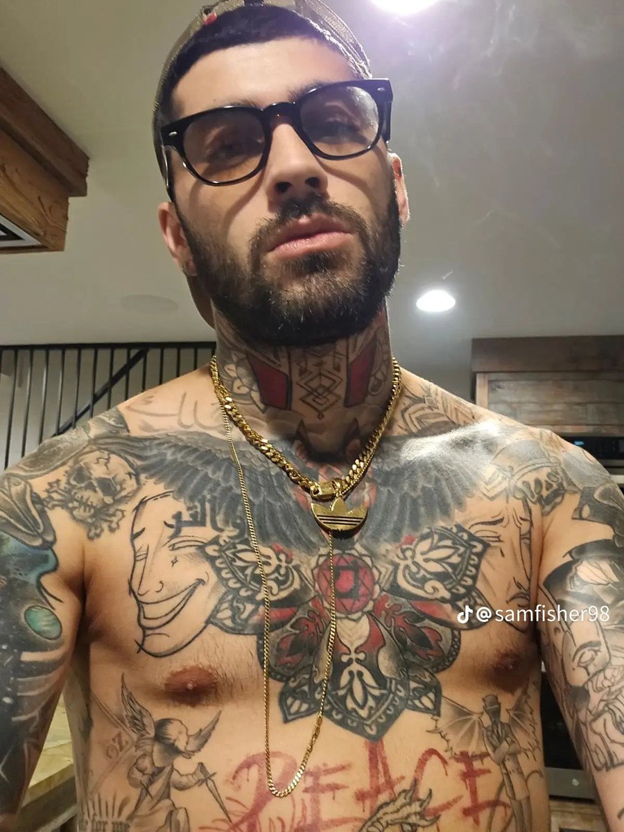 massiel_perozo's tweet photo. pero mi niña, tu me estás diciendo que el mismísimo Zayn Malik te mandó estas foticos y mensajitos y tu le estás tirando hate en tiktok??? https://t.co/nrUskn97af