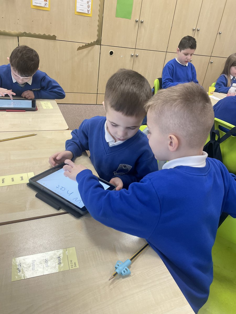 MrsAllanG's tweet photo. iPad spelling 📱 @MissPCairney @calderbridgeps #calderbridgedigital https://t.co/yGvvLttP9y