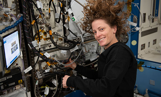 KU alumna @LunarLoral has achieved sky-high success in her @NASA_Astronauts career. Tomorrow at 2:25 p.m., she’ll join @KUAerospace department chair Rick Hale for a live Q&A from space. What questions do you have for Loral? Tune in tomorrow and ask them! engr.ku.edu/loral-ohara-li…