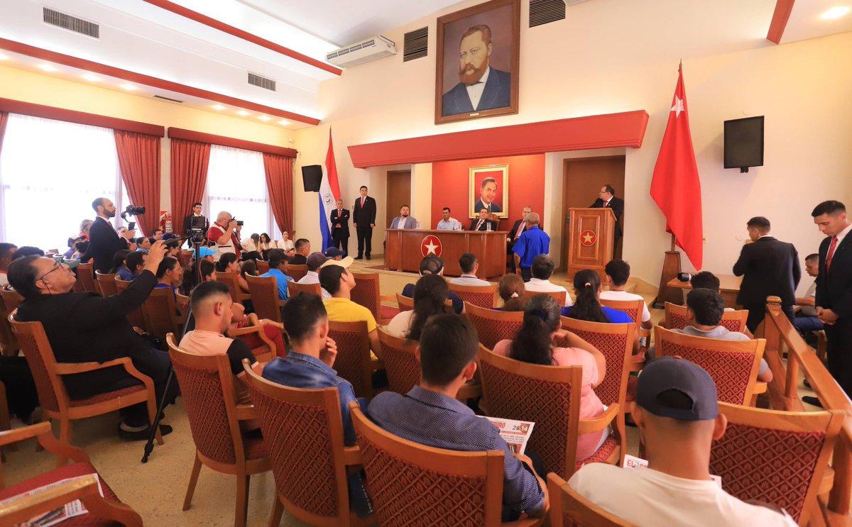 El presidente de la ANR, <a href="/Horacio_Cartes/">Horacio Cartes</a>, recibió a Juan Arrúa en compañía de dirigentes liberales de San Pedro del Ycuamandiyú.
