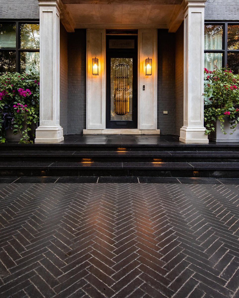 UnilockLife's tweet photo. Give your home that luxury look and feel with our Mattoni pavers. 😍 
 
—————⁣ 
📸👷‍♂️ #CarvedInStoneGroup
⚒️ Mattoni (Dark Charcoal) 
—————⁣

#Unilock #mattoni #frontentrance #inspiration #homedesign https://t.co/d5MKuOAhpx
