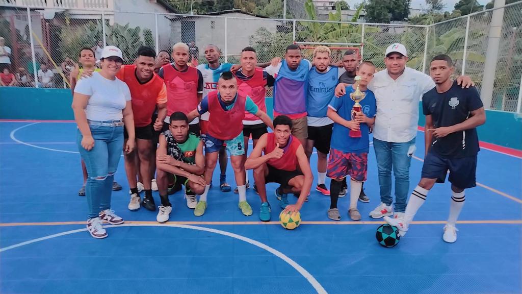 Danieldannymore's tweet photo. 🏟️⚽ | El deporte es salud, es transformación de vida por eso mi compromiso es fomentar el deporte y darles las herramientas necesarias a los jóvenes del corregimiento. 🙌

📍| ¡Arnulfo Arias Madrid tendrá a Daniel Moreno! 🌟

@romuloroux
@puxucaicedo
#LoBuenoViene https://t.co/CZfLVa3DCy