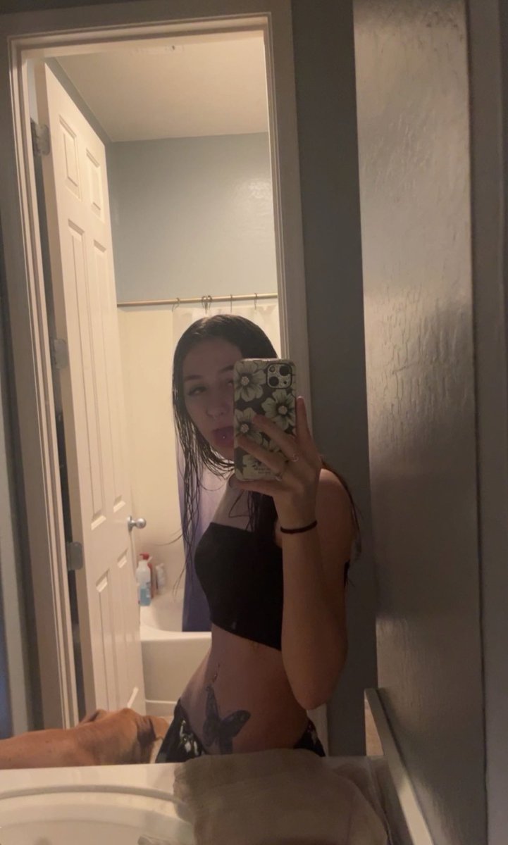 bunnymaee's tweet photo. im too good for you and you know it.

findom femdom drain wallet https://t.co/nWYUhDSU0t