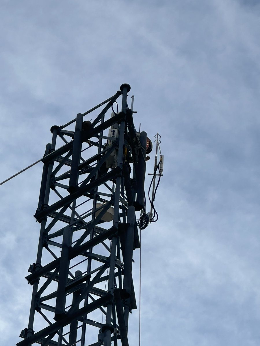 jaaronhogan's tweet photo. Urban #FluxTower being instrumented this afternoon at @usfs_rmrs Fort Collins, CO https://t.co/cQHmyP39da