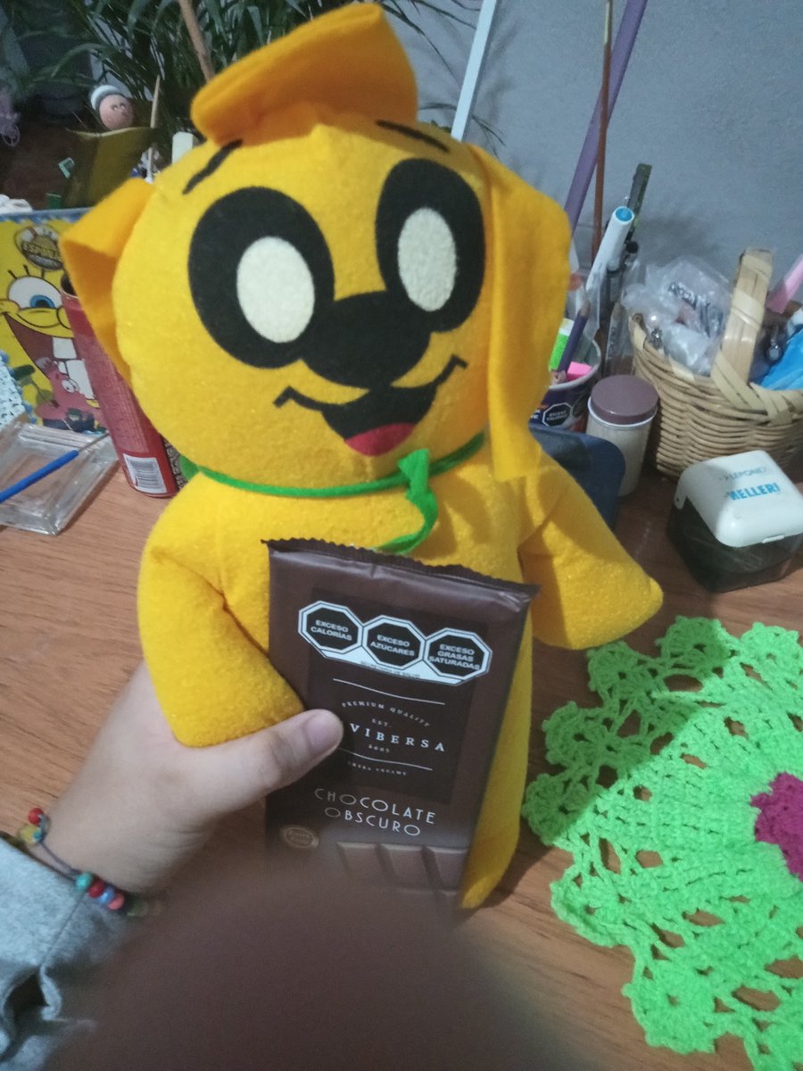 Mike con su chocolate ✌️💛