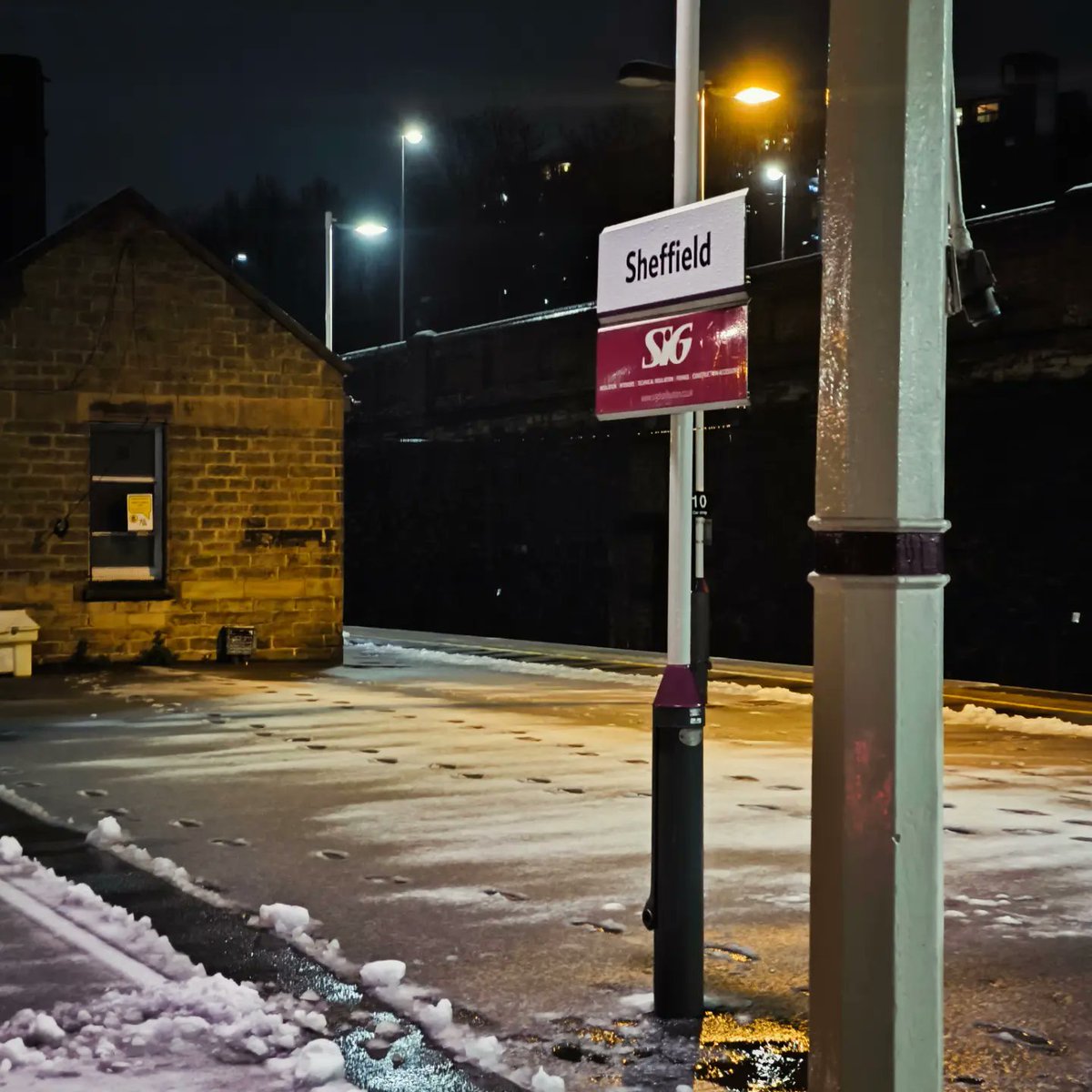 stevievlogs's tweet photo. Quick photo op at Sheffield this evening. #streetphotography #workphotography #photography #xiaomi13pro #sheffieldtrainstation #sheffield
https://t.co/sOw57gTL66 https://t.co/N88o58uZm3