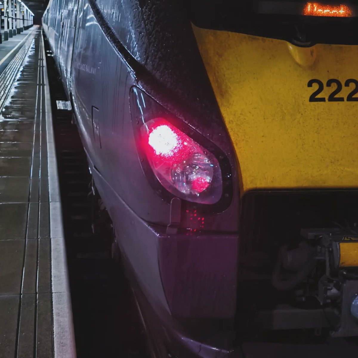 stevievlogs's tweet photo. Quick photo op at Sheffield this evening. #streetphotography #workphotography #photography #xiaomi13pro #sheffieldtrainstation #sheffield
https://t.co/sOw57gTL66 https://t.co/N88o58uZm3