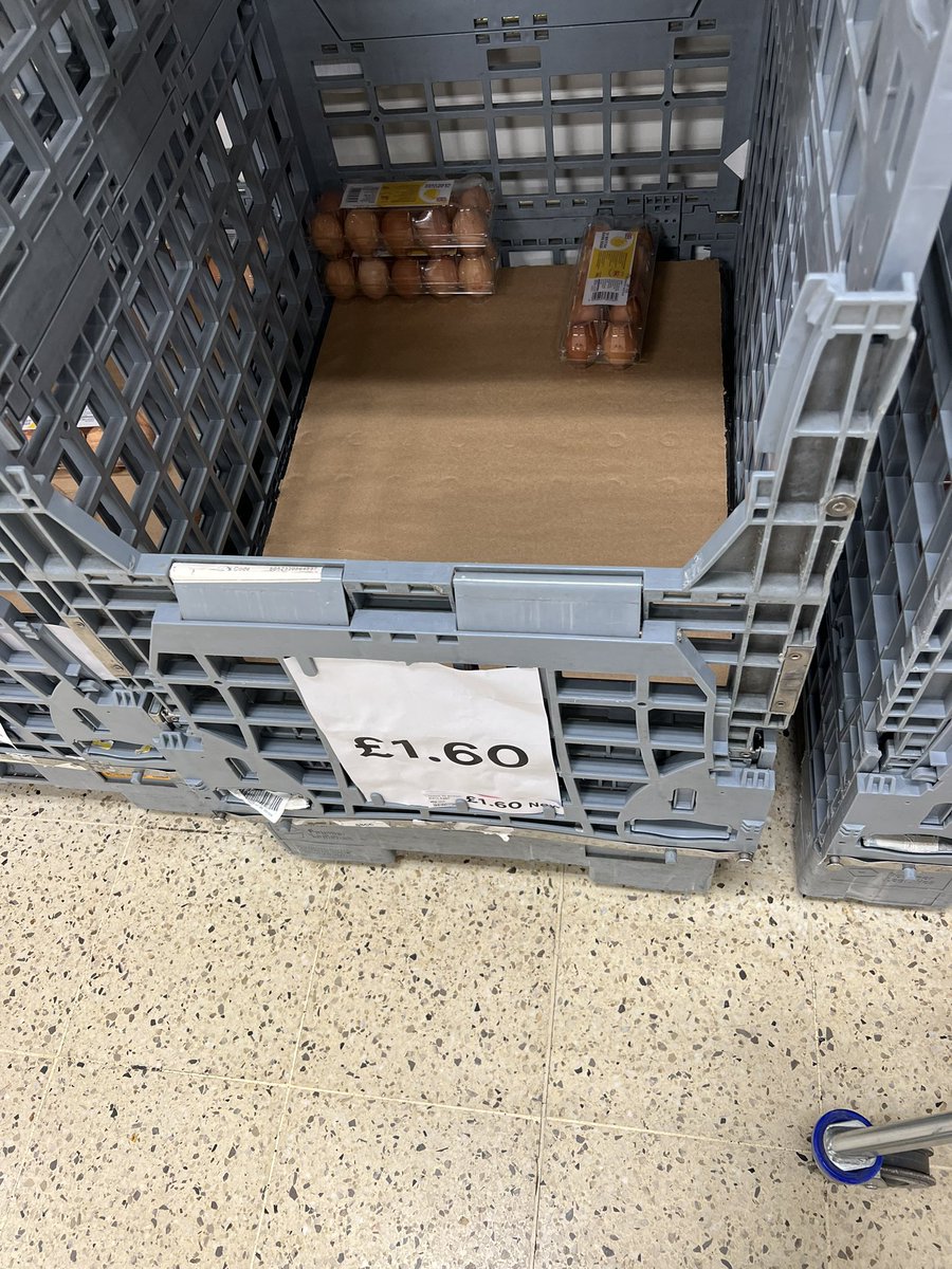 alexbb_8's tweet photo. Hey @Tesco whats with the egg shrinkflation. 15 to 10 eggs for the same price. #shrinkflation #tesco #Egg #egggate https://t.co/s0Uj4Gs8uE
