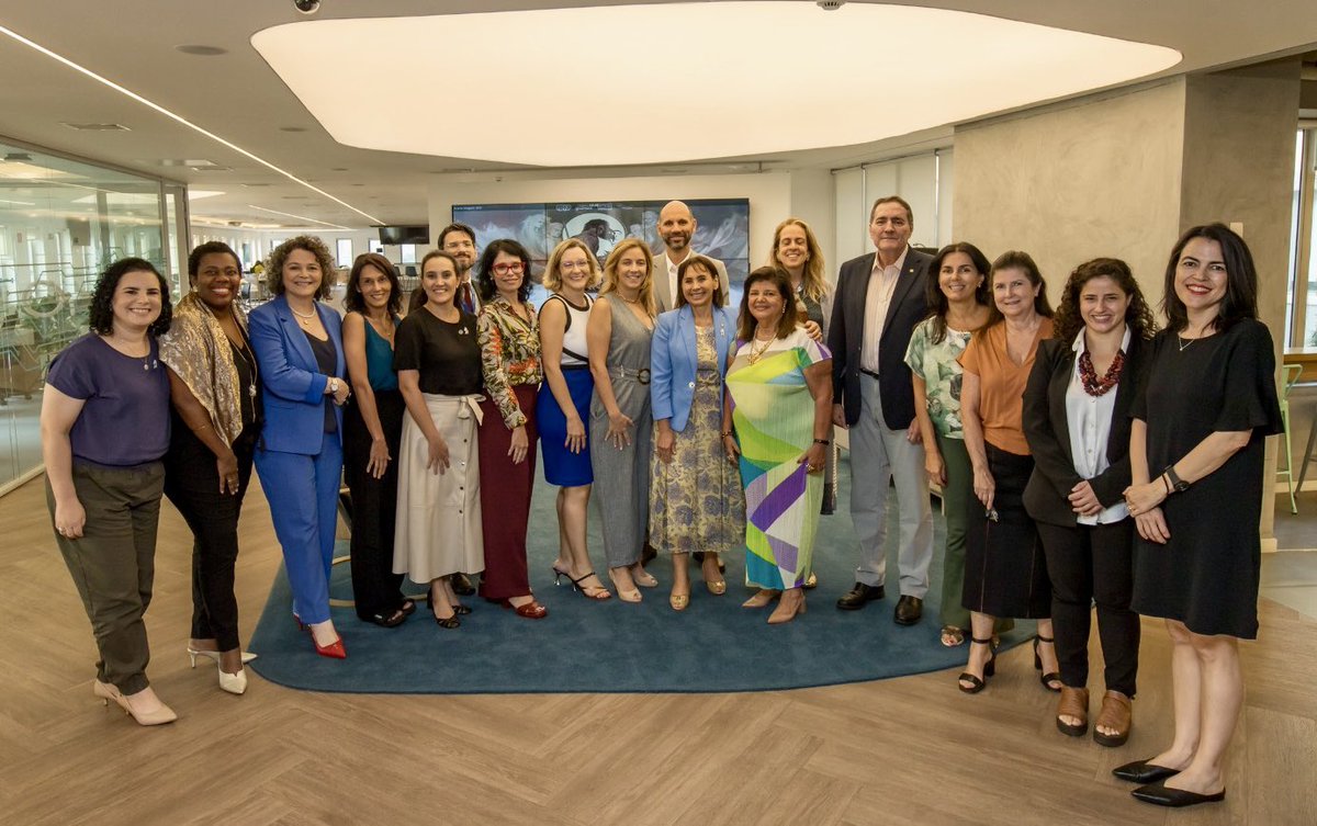 Dialoguei com o @grupomulheresbr sobre estratégias para ampliar a cobertura da vacina contra o HPV, que juntamente com novas técnicas de diagnóstico pode eliminar o câncer de colo do útero. Também discutimos ações para acabar com a violência contra a mulher.