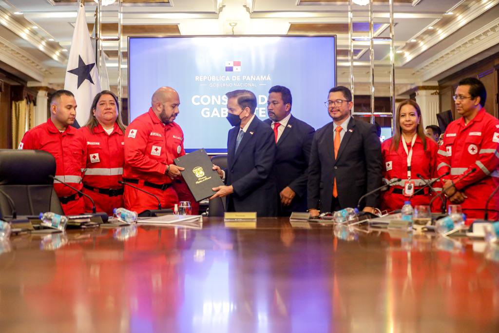 CruzRojaPanama's tweet photo. ¡Un día histórico para la Cruz Roja Panameña! Después de 107 años se actualiza la ley que reconoce las actividades humanitarias de la Cruz Roja Panameña representando un paso significativo en el fortalecimiento de nuestro accionar en el territorio Panameño.  #LeyCruzRoja https://t.co/sPwC76Q1qQ