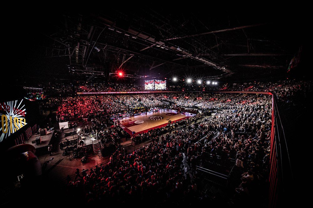 anaislopez23's tweet photo. 13.700 personas viendo uno de los partidos del año: Campeonas de Europa vs Campeonas del Mundo.

Sí, vende ❤️🏀 https://t.co/YTD9cjuM1T
