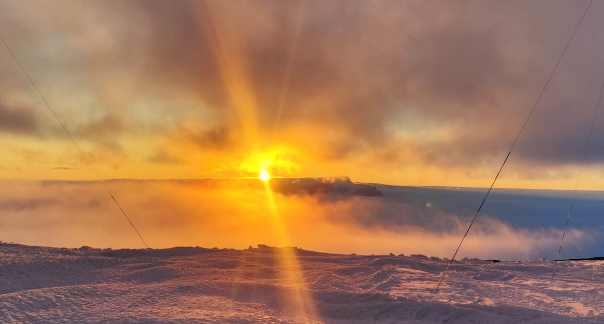 koivula_hannu's tweet photo. Ensimmäinen auringonlasku #ABOA #Etelämanner. Menestyksellinen kausi on lopussa. Turvallista kotimatkaa. @fgi_nls @Maanmittaus #Finnarp #Tutkimus https://t.co/i3H8GXPKI9