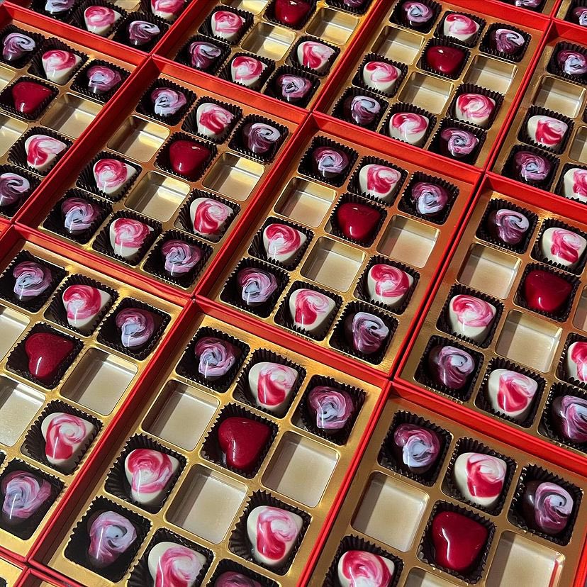 FlatironNY's tweet photo. Still thinking about what to get your special someone for V-Day? Check out our gift guide for inspo: https://t.co/JSaVPEk4zK β¨
Featuring:
πΉ@chocolatmoderne
πΉ#BearDonut - πΈ: @bigappleeatsss
πΉ#SuperiorFlorist - πΈ: @thenyclens
πΉ@Dear_sundays https://t.co/eK2cHYlZfU