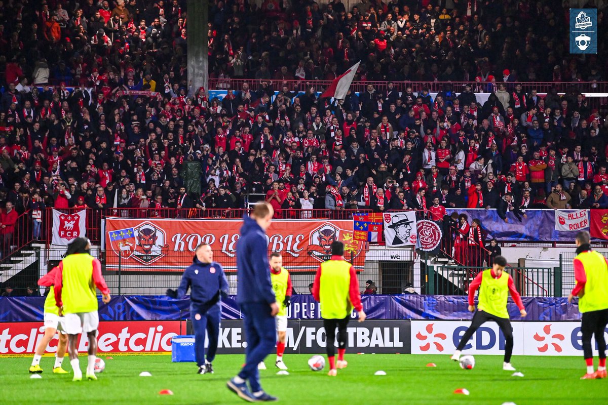 On parle beaucoup de cette équipe, mais alors le public du FC Rouen est ÉNORME. 🤯

ROBERT DIOCHON MÉRITE DE RETROUVER L’ÉLITE ! 🔴⚪️