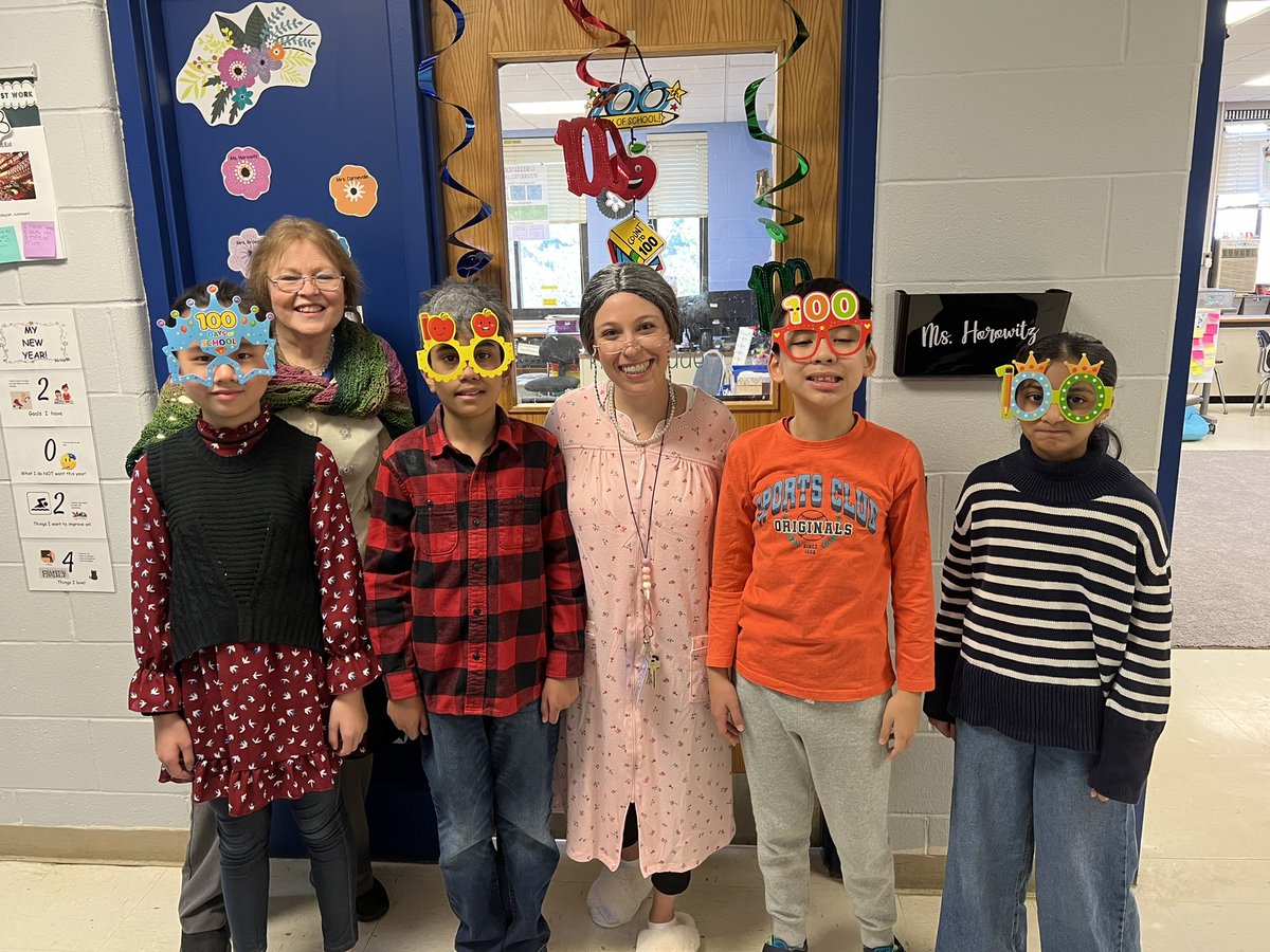 AlexaHorowitz2's tweet photo. Happy 100th day! @SearingtownK5 https://t.co/HjLMtmz3Pl
