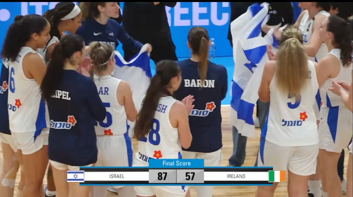 The Irish 🇮🇪 basketball team refused to shake hands with the Israeli 🇮🇱 team, in an act of solidarity with Palestinians.

In a further act of solidarity with Palestinians, the Irish got crushed 87–57 by the Israeli team 🤣