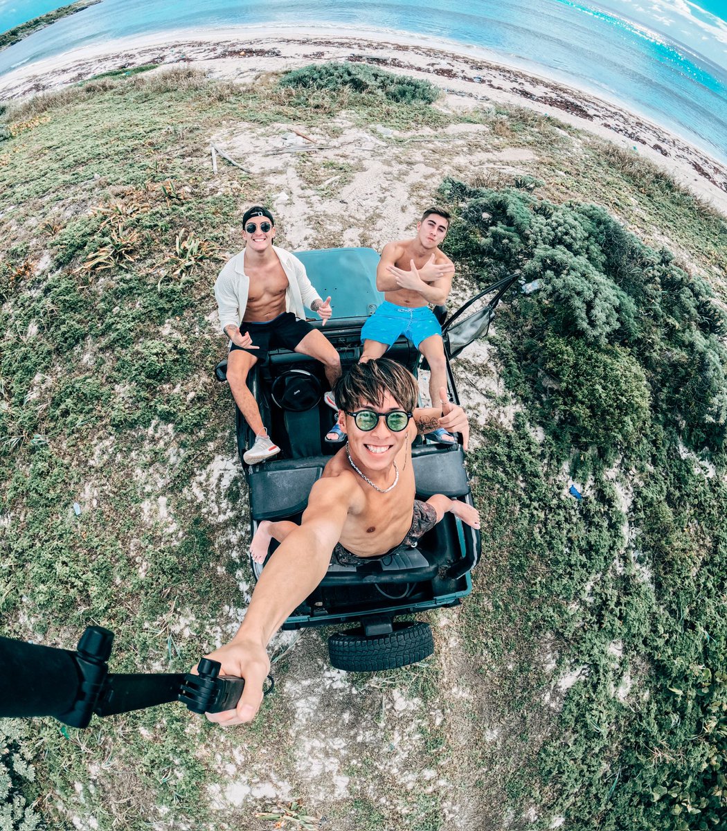 si_itsuki's tweet photo. Cozumel Jeep journey with slackliner🤙🏻

 @goprojp @gopro @oofos.jp 

#goprojp #gopro #oofos #goproのある生活 #hero11black #アウトドアスタイル #performer #slackliner  #ライフスタイル #パフォーマー  #人生ぶっとびボンバー #スラックラインパフォーマー #jeep #cozumel https://t.co/B28VtXT0JG