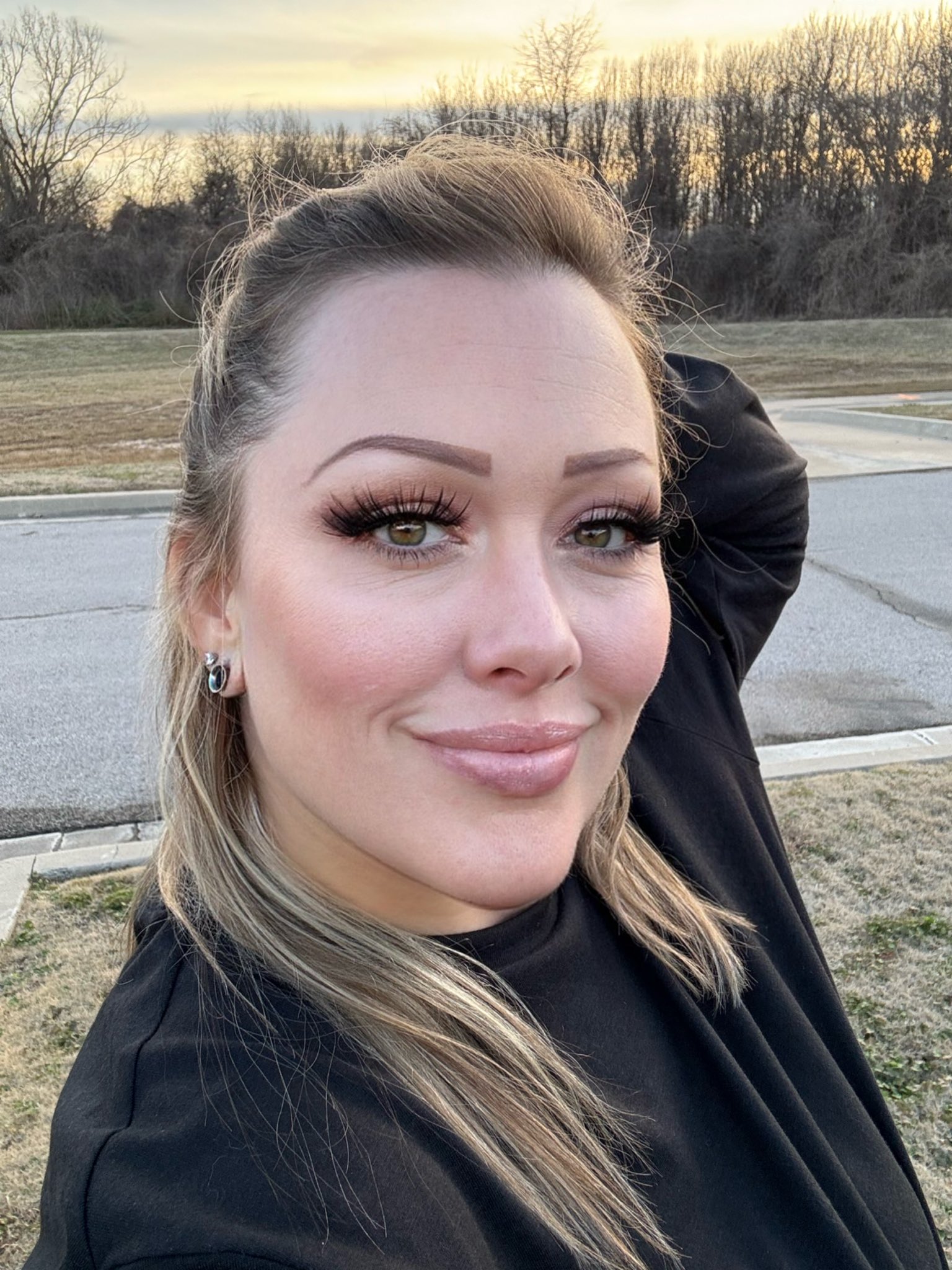 About to start my walk. Did you know I really enjoy walking? I love the breeze right now. #outdoors #walk #prettyscenery #cardio https://t.co/qJoHQIkJds