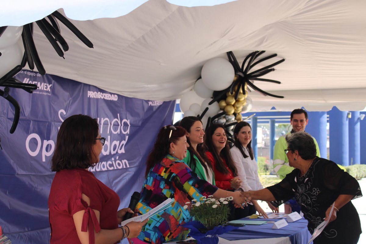 Celebramos la graduación de 67 mujeres que concluyeron con éxito la ruta formativa de #SegundaOportunidad en el Centro Comunitario CEMEX #GDL.
Aplaudimos su esfuerzo y dedicación, y las felicitamos por darse la oportunidad de desarrollar nuevas habilidades y fijarse nuevas metas.