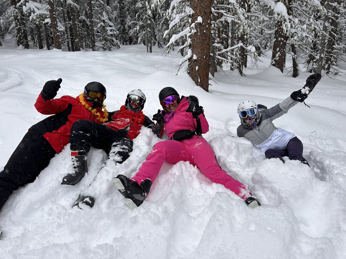 SkiTechFinTech's tweet photo. Another beautiful day in Paradise ❄️ #skitech https://t.co/Y5p8XCEEDy