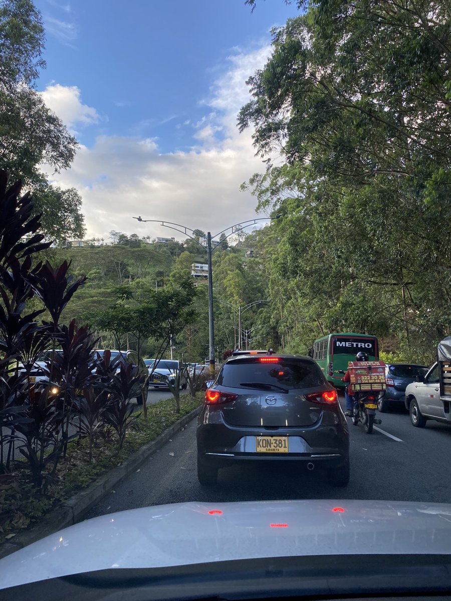 leolemoine's tweet photo. @sttmed Que pasa en Palmas? Bajadas de la Cola del Zorro, Balsos, Palmas por Hato Viejo, todo en taco… se sabe lo que sucede? https://t.co/tZyPXSqDwJ