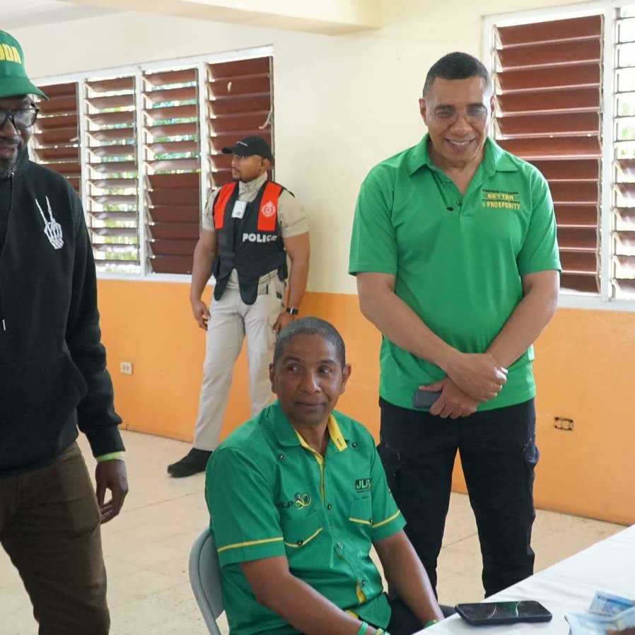 jlpjamaica's tweet photo. Delroy Williams @MayorWilliamsJA and his supporters alongside our Prime Minister @andrewholnessjm on #NominationDay2024 βπΎπ
#BuildingforYou #LocalGovt2024 https://t.co/pQ1FUjzPeH