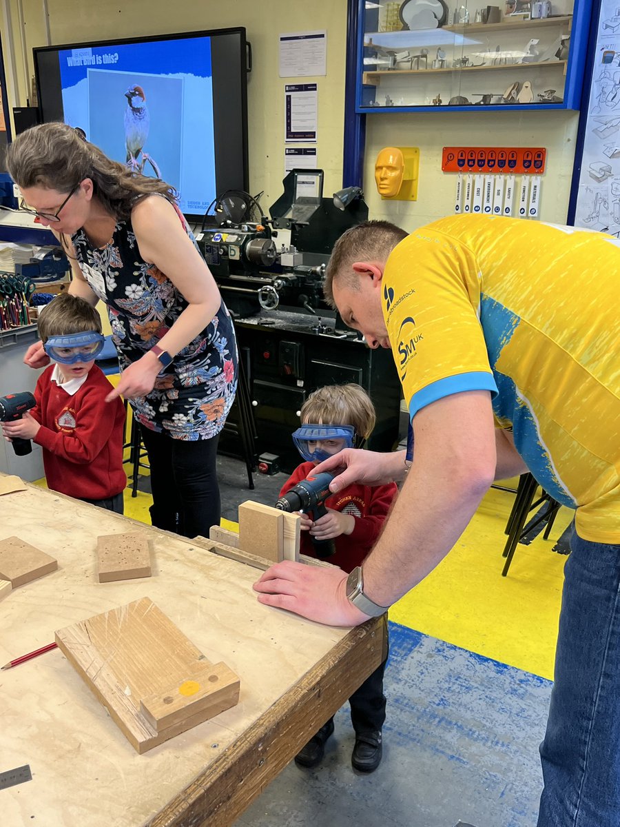 MrLaneDT's tweet photo. Had a great afternoon with @ItchenAbbas reception class, they were making bird boxes after being involved in the #BigGardenBirdWatch They were amazing! Would love to have them back in the future! #DT #DesignTechnology @RSPBEngland https://t.co/OOVzPpA4Ql