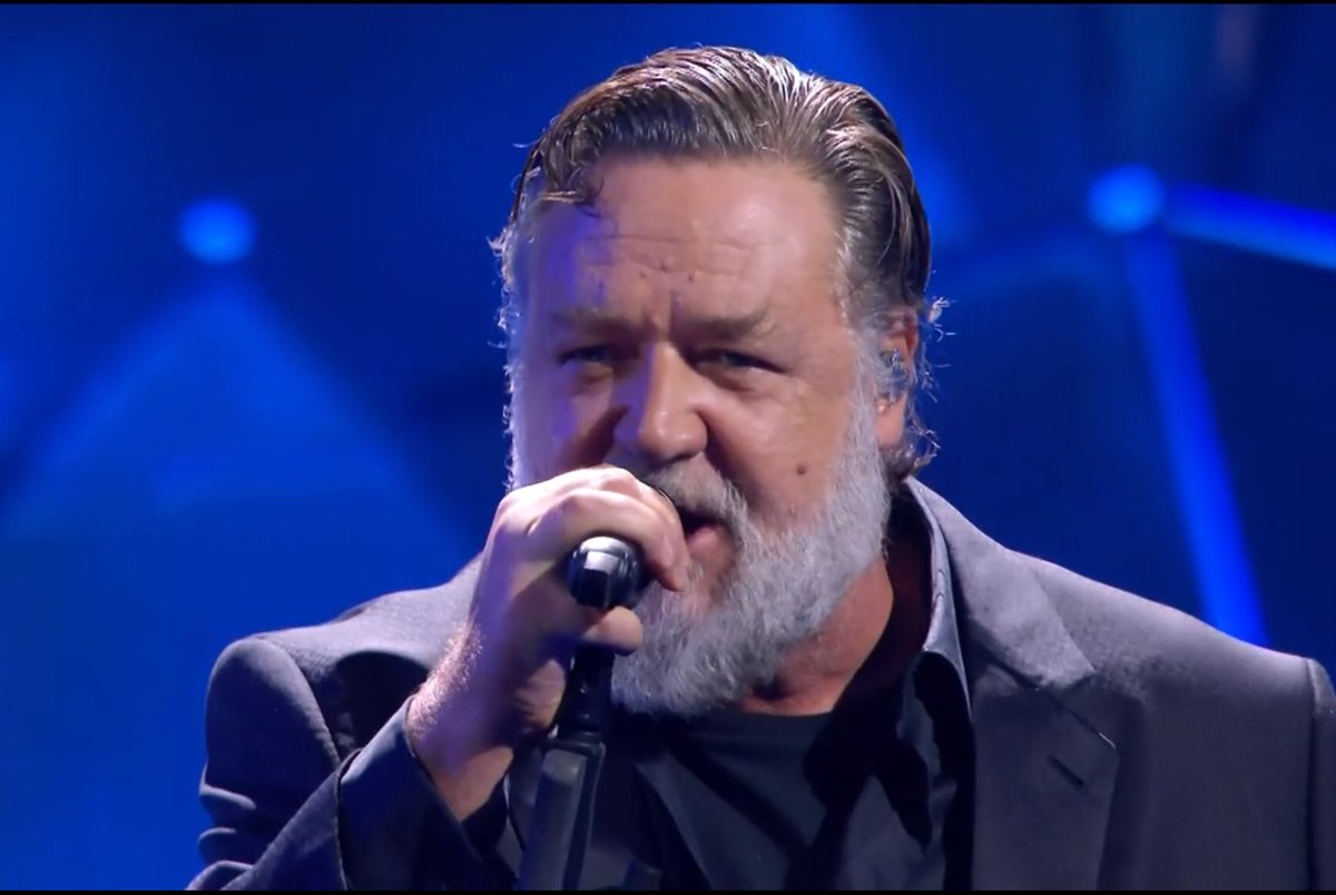 Franzcesco68's tweet photo. Bella questa versione di come together di #RusselCrowe #sanremo2024 https://t.co/2oD2gZrvIF