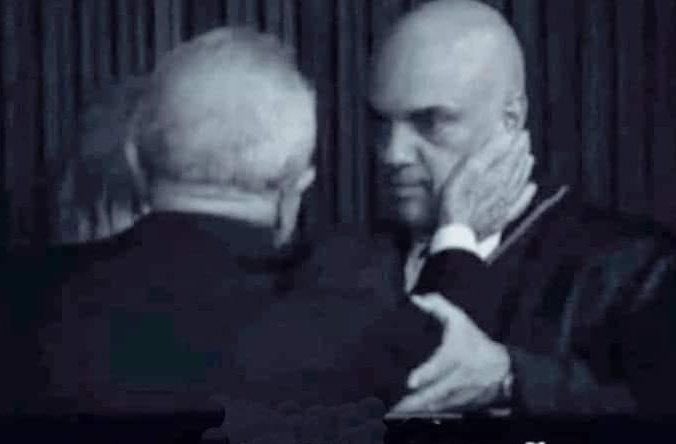 lucaspavanato's tweet photo. “Harmonia entre os poderes” 🤢 https://t.co/F1nhoCEOGR