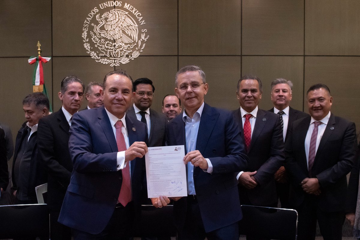 SEGOB_mx's tweet image. ⭕#GobernaciónInforma | @GobiernoMX y @canacarmexico fortalecen mesas de trabajo para garantizar seguridad en carreteras federales.

• Las dependencias federales y los autotransportistas establecerán mesas de carácter regional en próximas fechas, que contemplan los estados de…