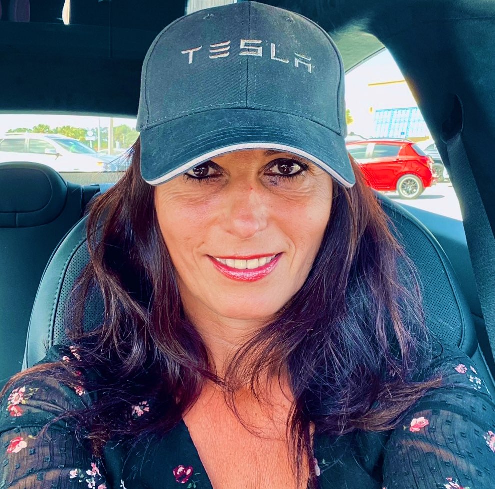 EvasTeslaSPlaid's tweet photo. Every day is a good day when you drive a Tesla @Tesla. https://t.co/5UZRaFPGFf
