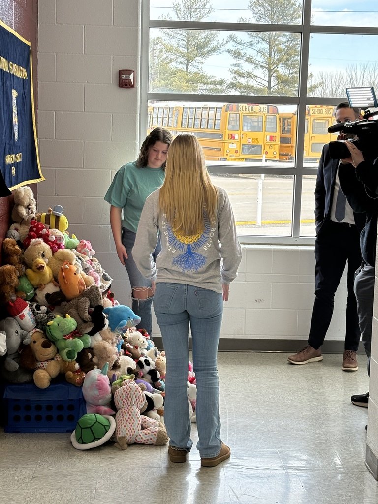 HCHS_KY's tweet photo. Tune in tonight to Channel 18 as HCHS FFA  is being featured for their latest service project!  #WeAreHarrison https://t.co/bjCTzcE3Gm