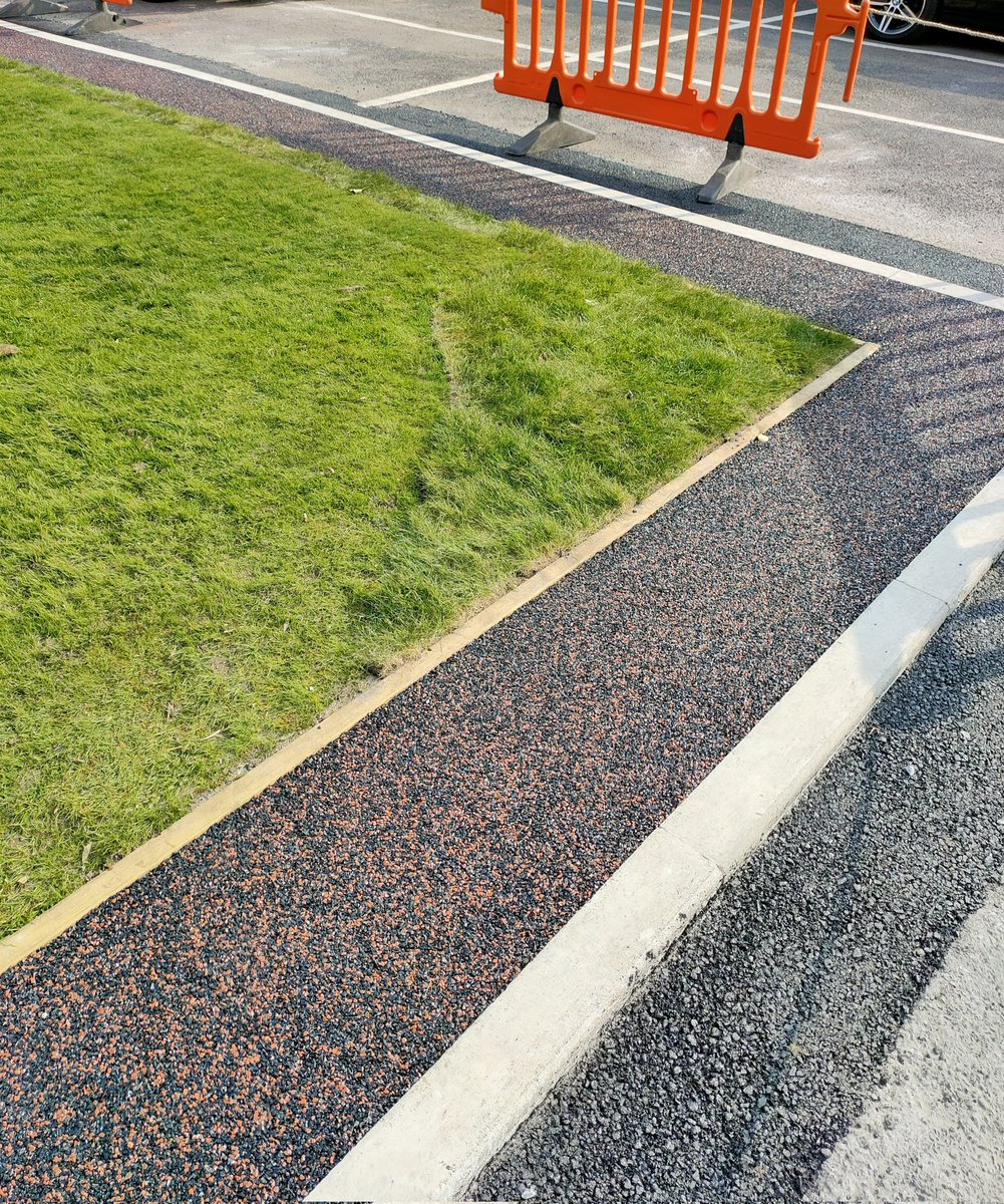 RVResinbound's tweet photo. FlexiBound is a mixture of recycled rubber and decorative aggregate, mixed with our specialist binder creating a flexible but extremely hard wearing surface.
The surface is highly porous, an end to path washout, softer under foot and requires minimal preparation work 🤩 https://t.co/hIuDJ8xclP