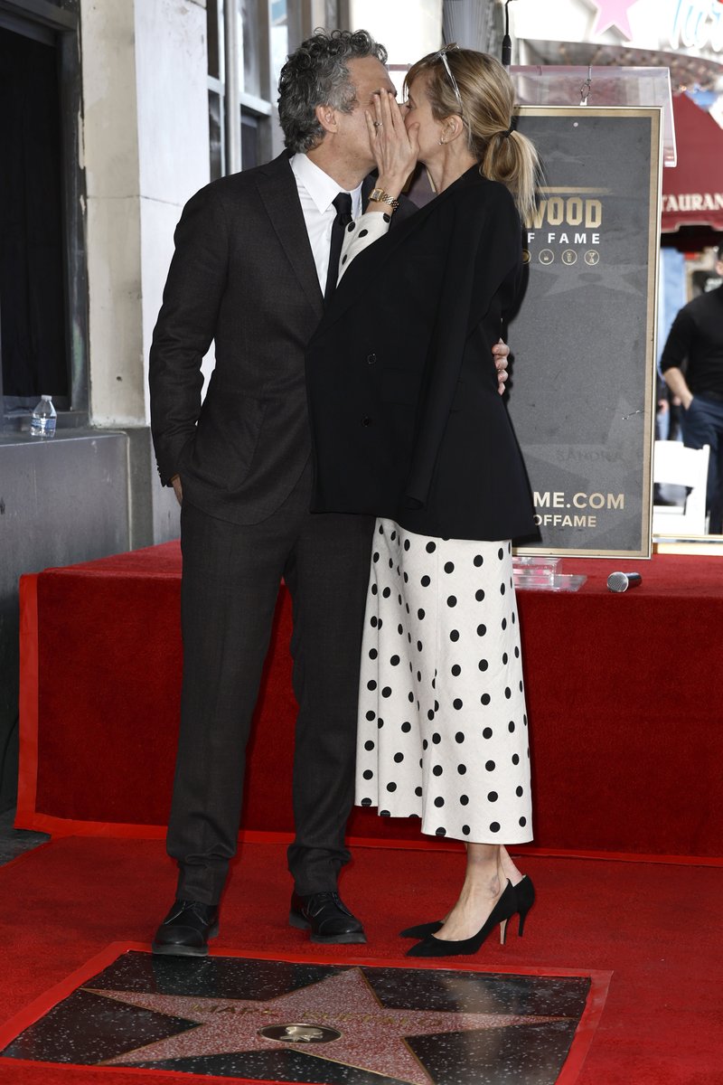 etnow's tweet photo. Mark Ruffalo and his wife, Sunrise Coigney, share a kiss as they pose with his star on the #HollywoodWalkOfFame. https://t.co/rD6hrfPWY5