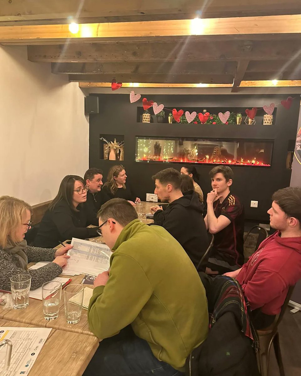 Thank you Avia @WoodFiredShack for the welcome tonight & for sharing your experience of business with the Miwtini crew. Presentations & speed networking to follow with Tesni @CyngorGwynedd, Selwyn @fsb_policy, Sian @_businesswales & Darren @BangorUni. Had to try some pizza too!🍕