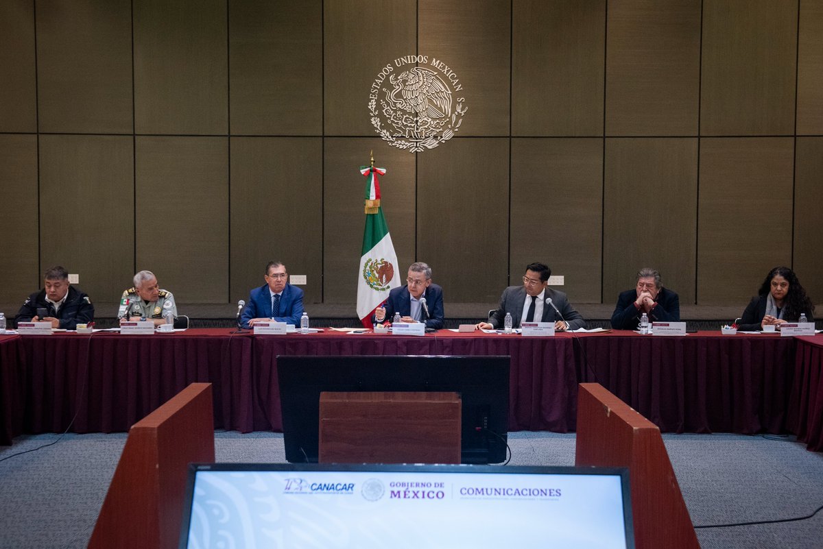 SEGOB_mx's tweet image. ⭕#GobernaciónInforma | @GobiernoMX y @canacarmexico fortalecen mesas de trabajo para garantizar seguridad en carreteras federales.

• Las dependencias federales y los autotransportistas establecerán mesas de carácter regional en próximas fechas, que contemplan los estados de…