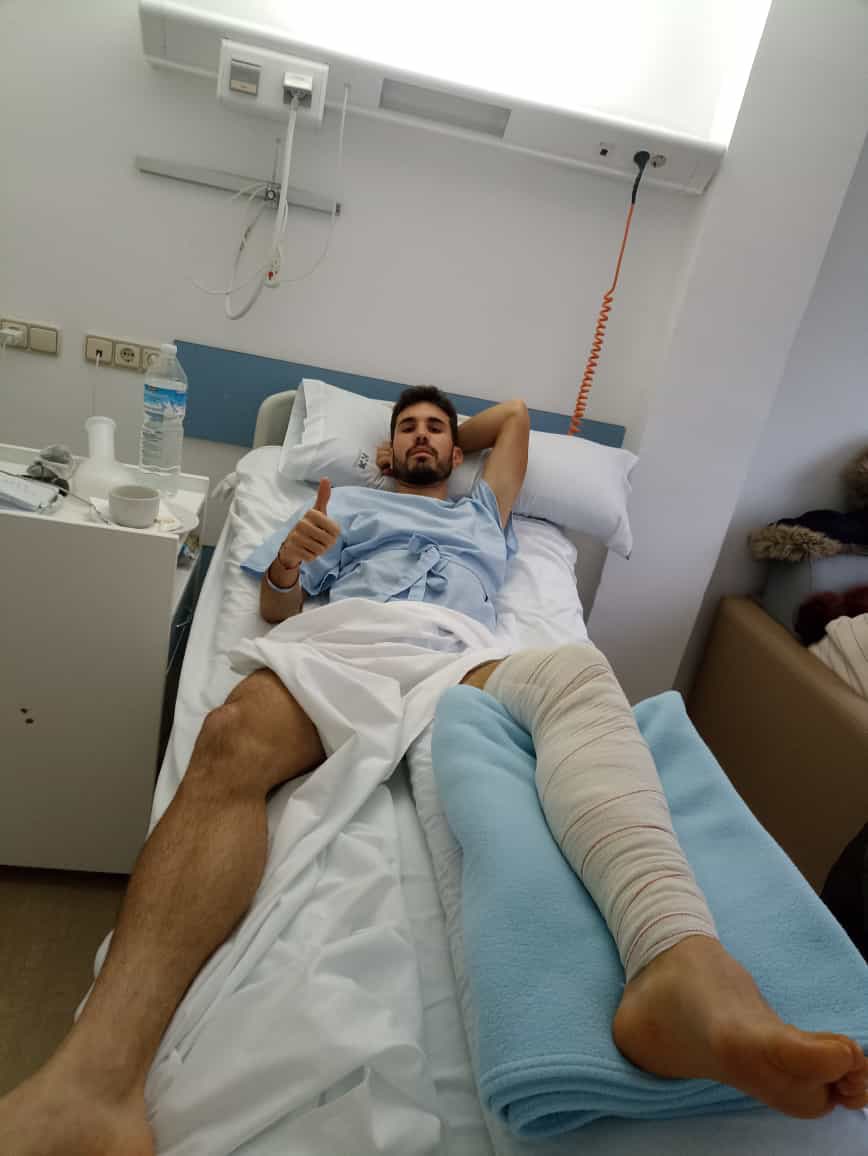 Ito, nuestra más reciente incorporación finalmente ha tenido que pasar por quirófano, por un fuerte golpe recibido en el gemelo izquierdo durante la última jornada disputada precisamente en el partido de su debut
Desde ya contando los días para que vuelvas, mucho ánimo crack!🤞🙏