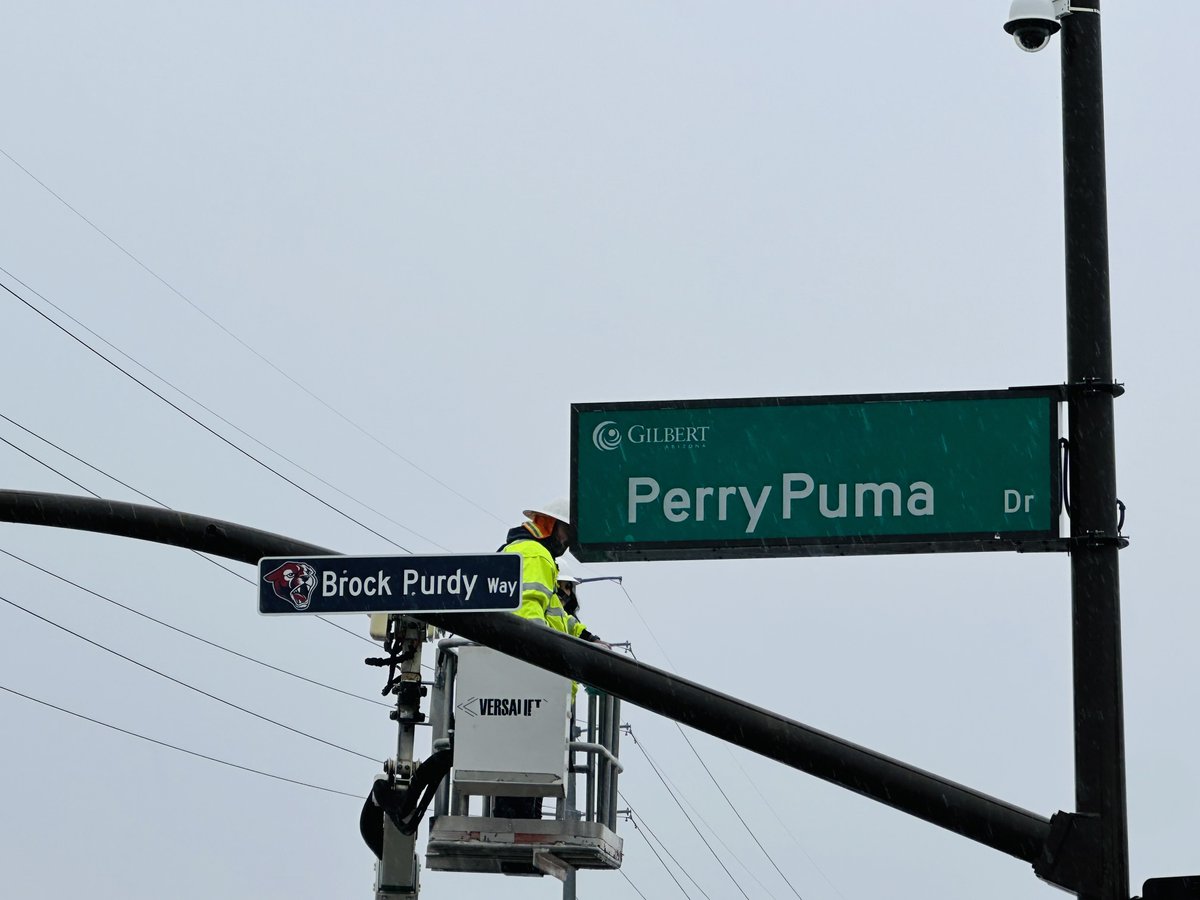 ZachAlvira's tweet photo. PerryPuma Dr ➡️ Brock Purdy Way

In a special unveiling ahead of #SuperBowlLVIII, Perry High School and the Town of Gilbert have renamed the street outside of Perry High School in honor of @49ers QB @brockpurdy13. 

Students also received special shirts that will be worn Friday. https://t.co/5QTeLMunO4